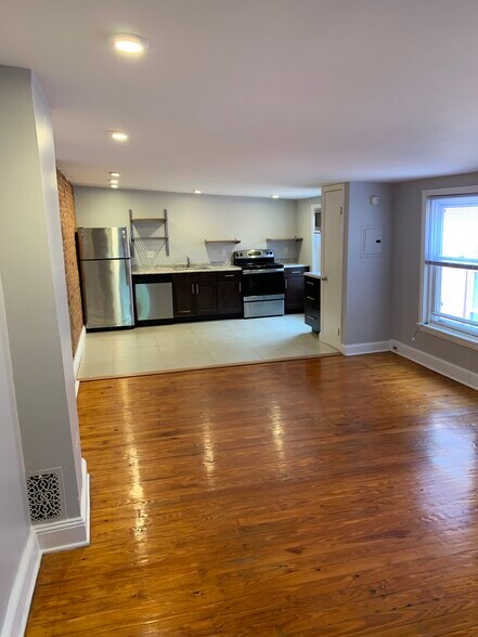 Primary Photo - 1702 W Girard Ave