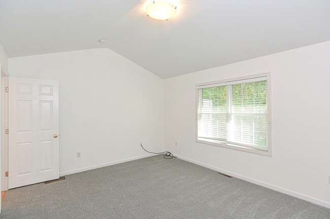 Building Photo - 123 Lordvale Blvd