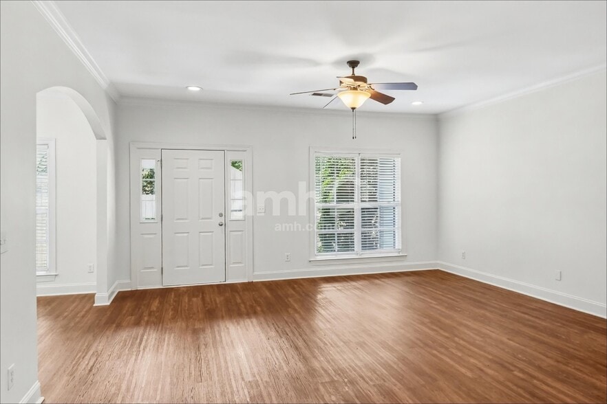 Building Photo - 5966 Armadale Dr