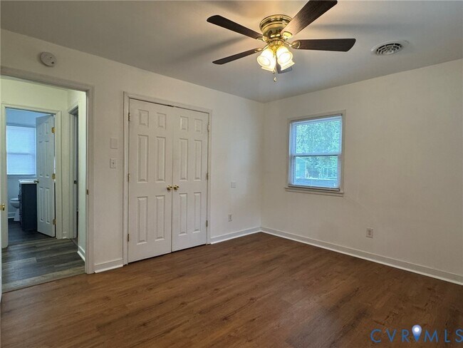 Building Photo - 2590 Pinehurst Dr