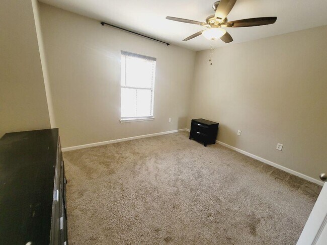 Building Photo - 741 White Dr