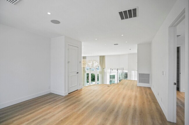 Building Photo - 3201 E Stonebrook Cir