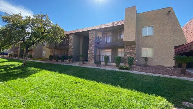 Building Photo - 1 Bedroom condo in guard gated community w...