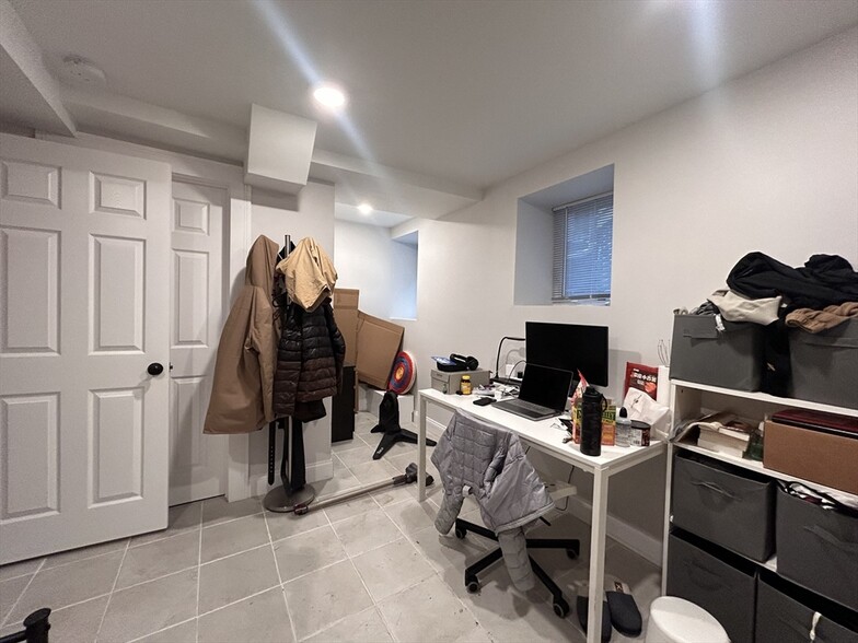 Building Photo - 26 Mystic St