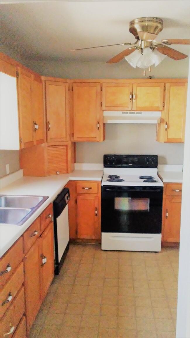 Building Photo - 15585 TX-36