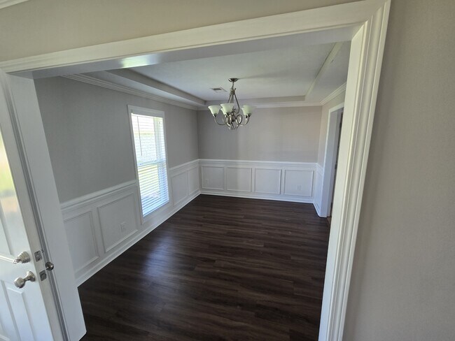 Building Photo - 110 Livingston Cove