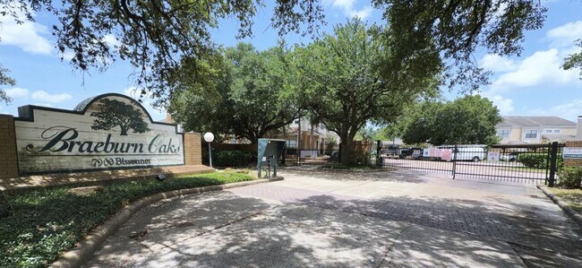 Building Photo - 7900 Bissonnet St