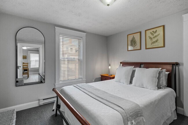 Building Photo - 65 S Elm St