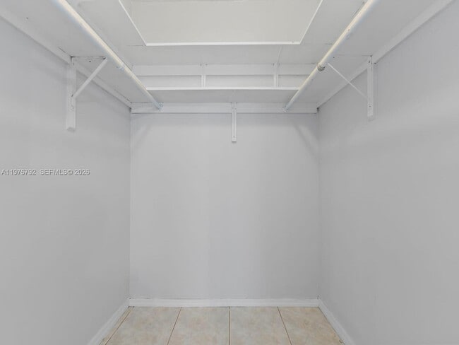 Building Photo - 6 SE Marlin Ave