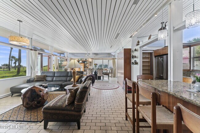 Building Photo - 2337 Seminole Rd