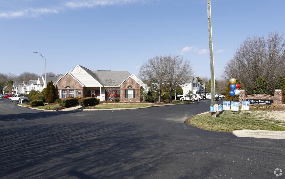 Crabtree Crossing Apartments and Townhomes 100 Walnut Forest Ln