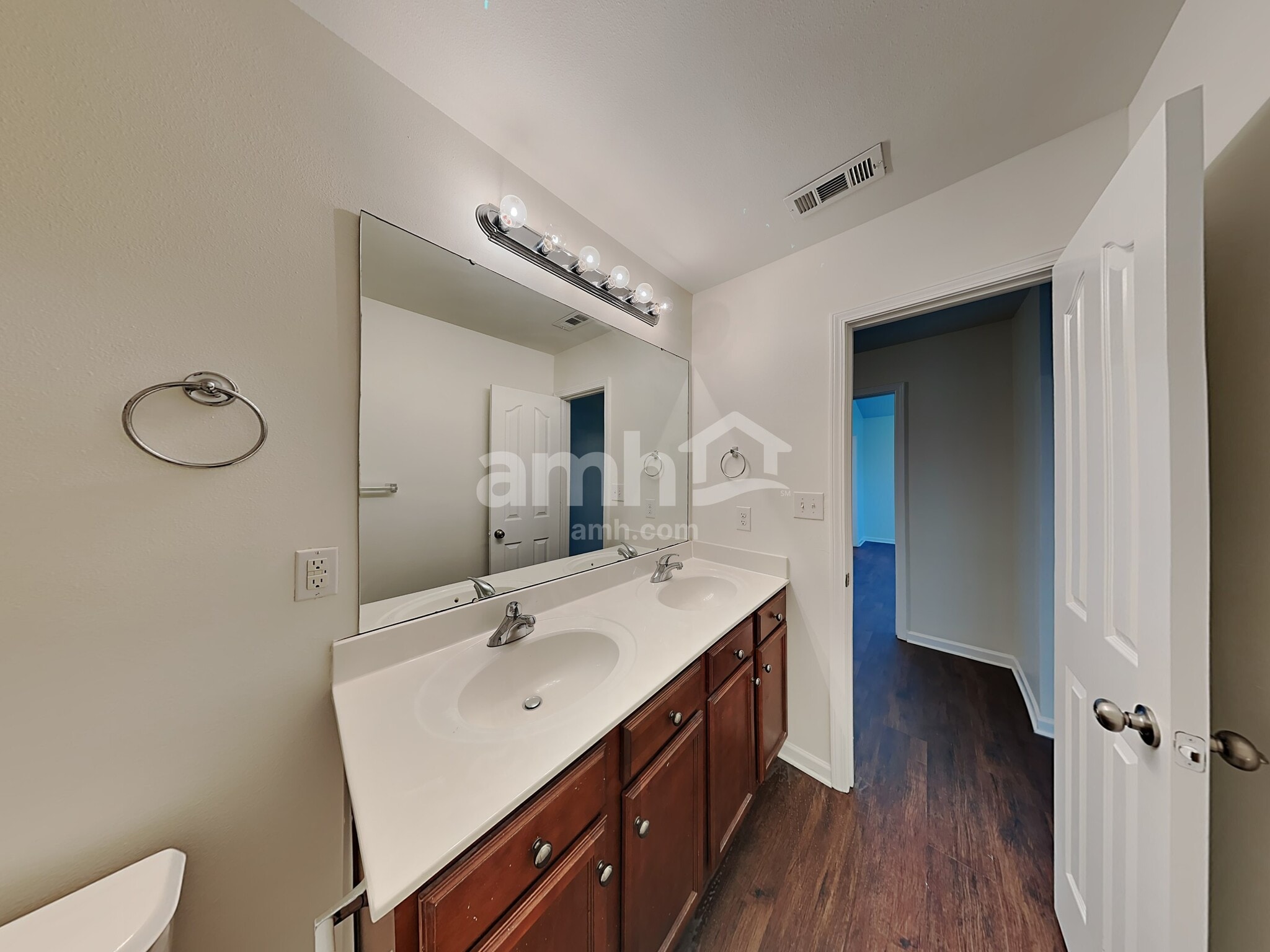 Building Photo - 1748 Eastway Dr