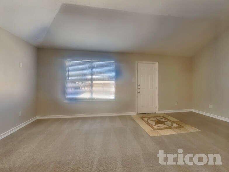 Building Photo - 29418 Fox River Dr