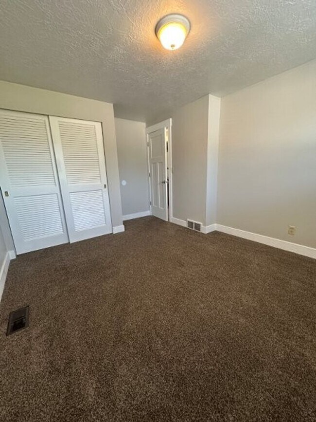 Building Photo - 2641 N 1375 W