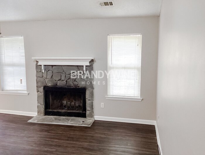 Building Photo - 289 Montego Cir