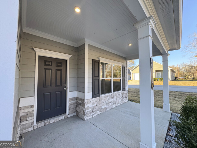 Building Photo - 214 N Dogwood St