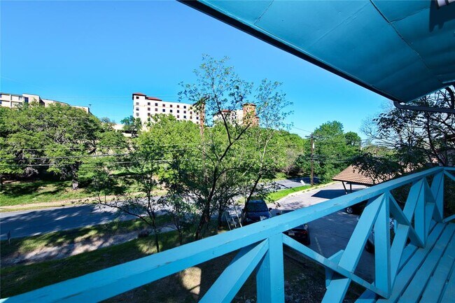 Building Photo - 833 Old Ranch Rd 12