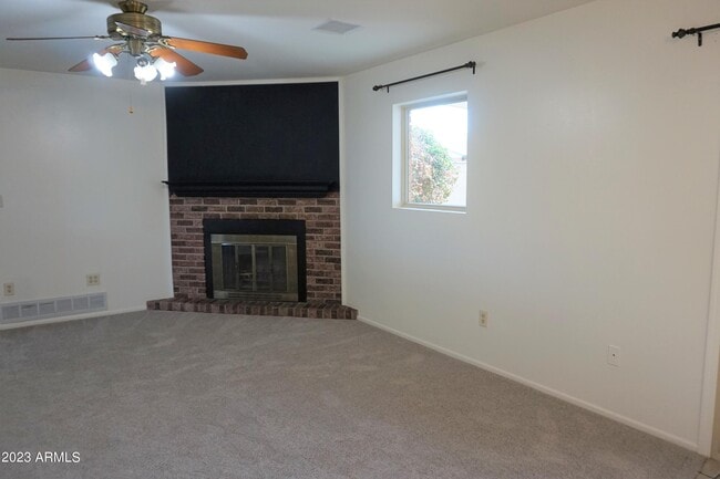 Building Photo - 296 Kings Way