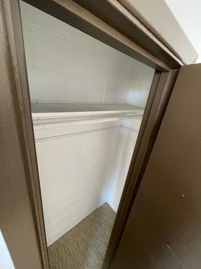 Building Photo - Recently Remodeled Studio In The Heart of Waikiki.