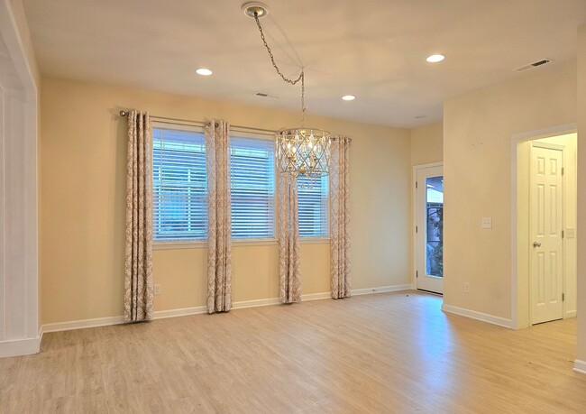 Building Photo - 3 Bedroom Home in Everett Available Now!