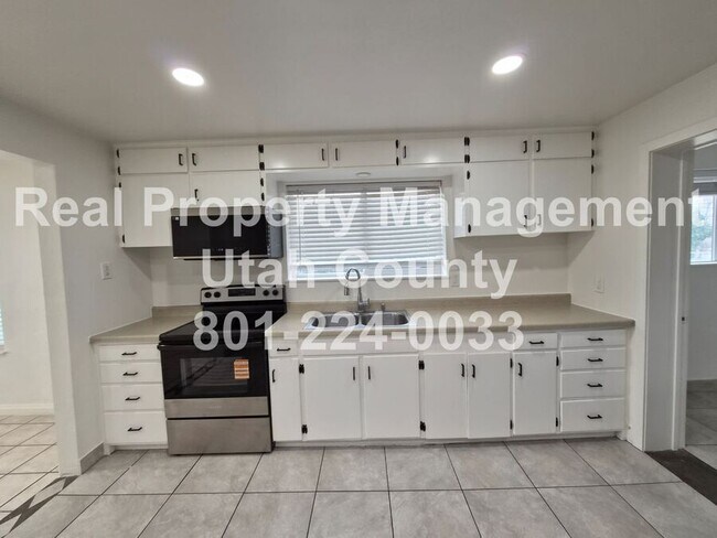 Building Photo - 30 S 100 W