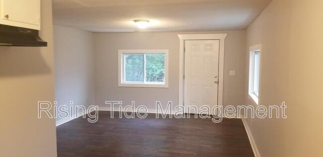 Building Photo - 702 8th Ave