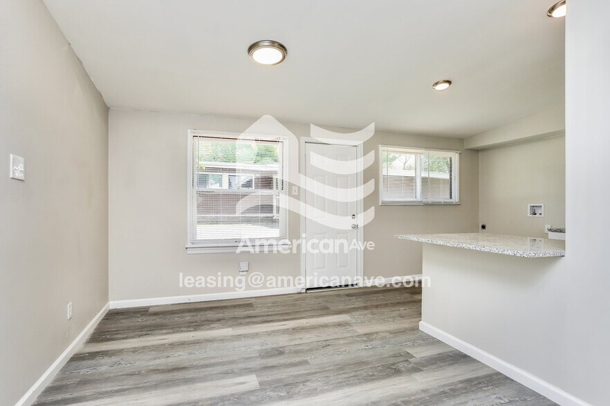 Building Photo - 830 St Anthony Ln