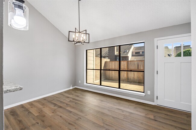 Building Photo - 13852 Hollowgreen Dr