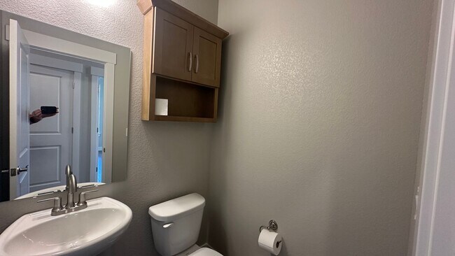 Building Photo - Great Townhouse in Loveland