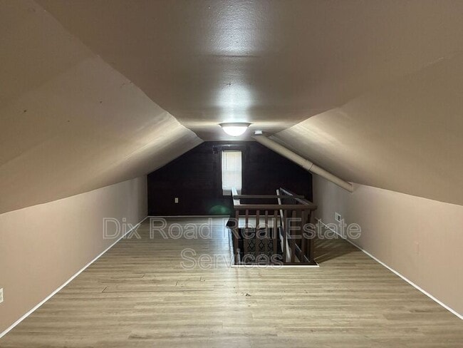 Building Photo - 109 N Decker Ave