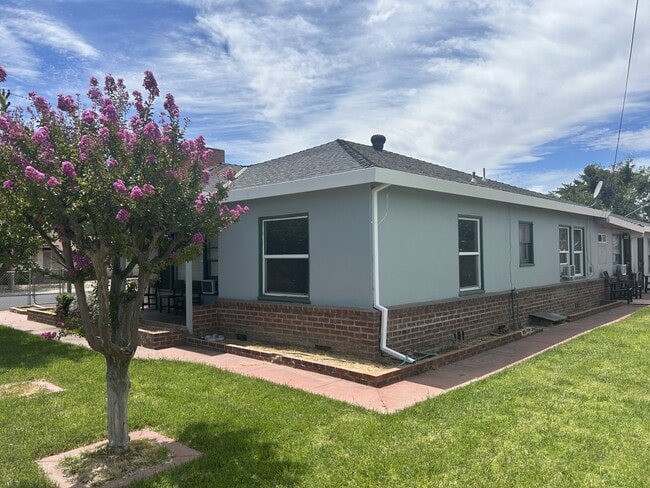 Building Photo - 1301 Higbee Dr