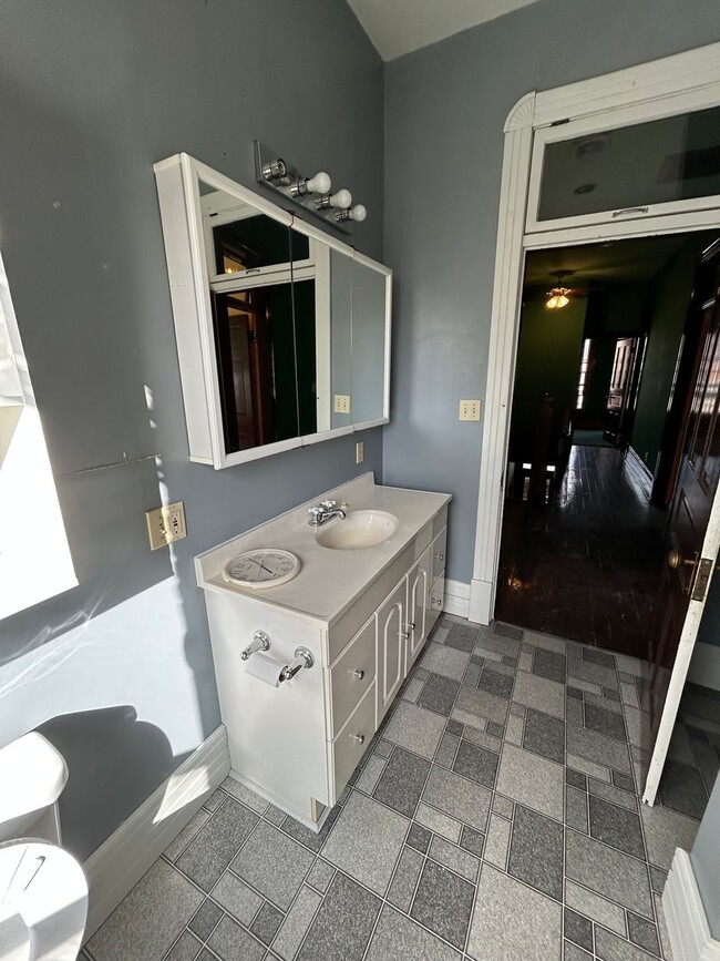 Building Photo - 307 S Idaho St