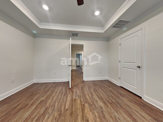 Building Photo - 27341 St Andrews Ave