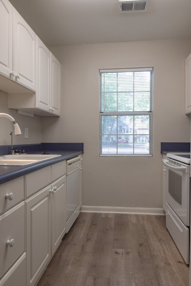 Building Photo - 7880 Champion Way