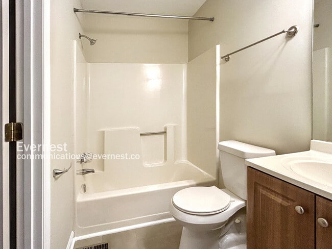 Building Photo - 1461 Springleaf Cir SE
