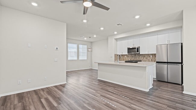 Building Photo - 40509 Melrose Dr