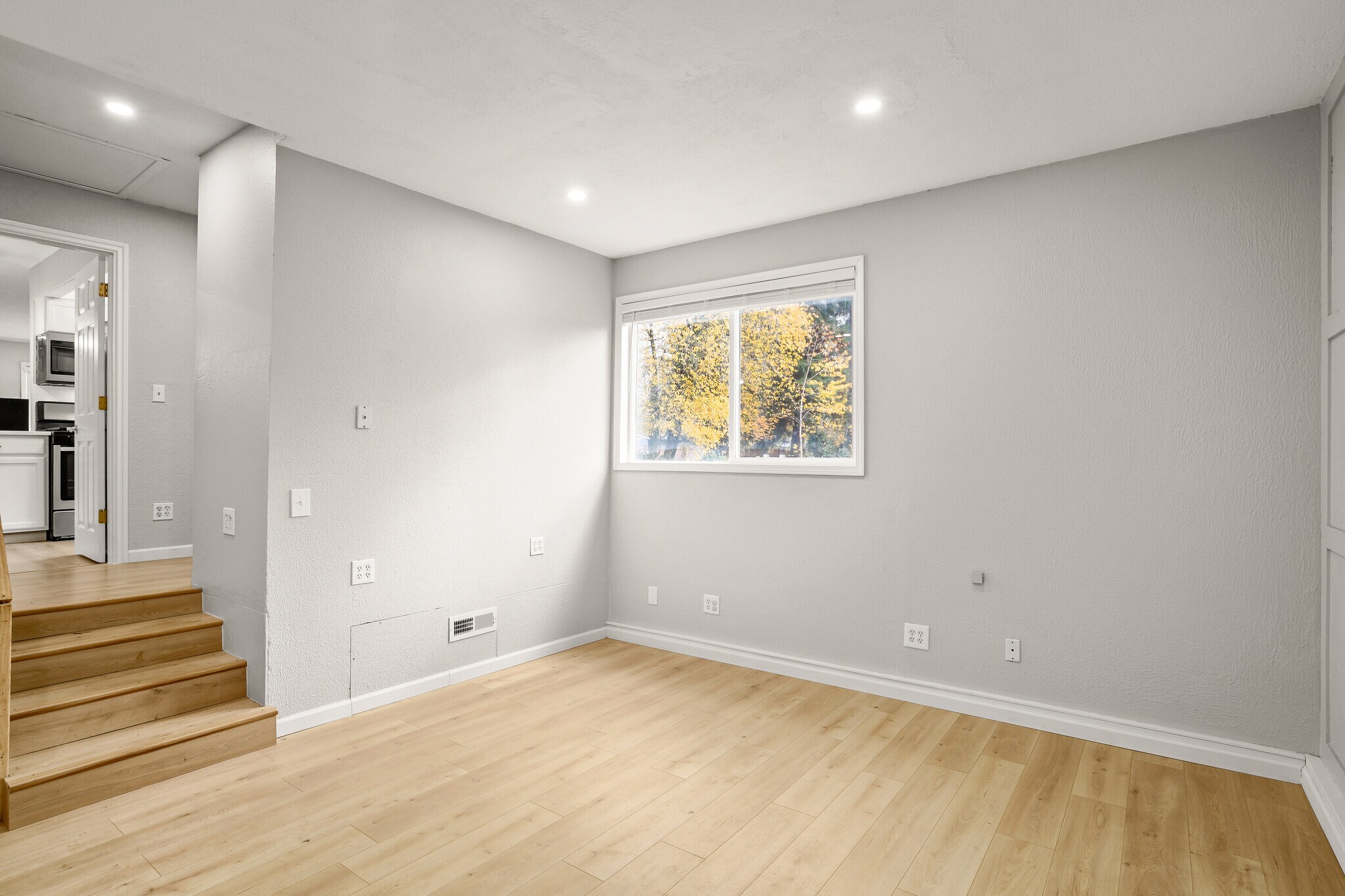 Building Photo - 755 NE 5th St