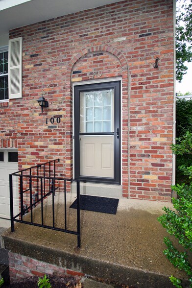 Building Photo - 100 Grouse Ct