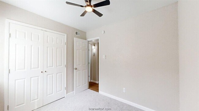 Building Photo - 806 Oran Cir