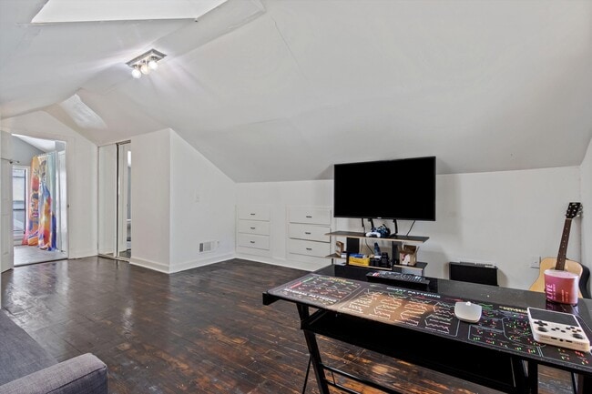 Building Photo - 3132 Carnes Ave
