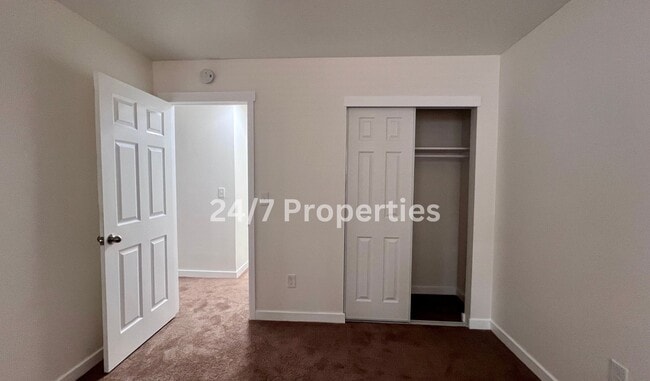 Building Photo - Newly Updated 1BD I 1BA - SANDY OR!
