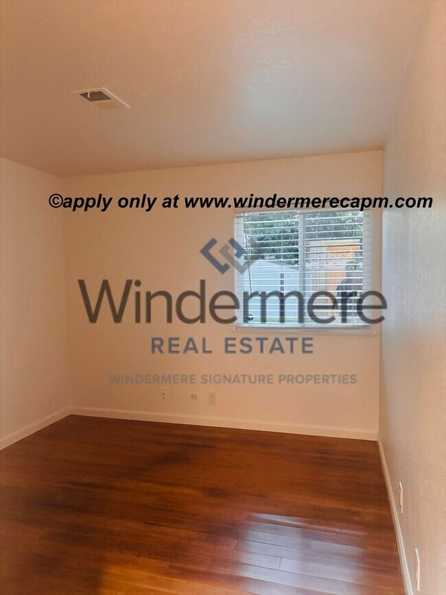 Building Photo - Charming 3 Bedroom Home with Bonus Room & ...