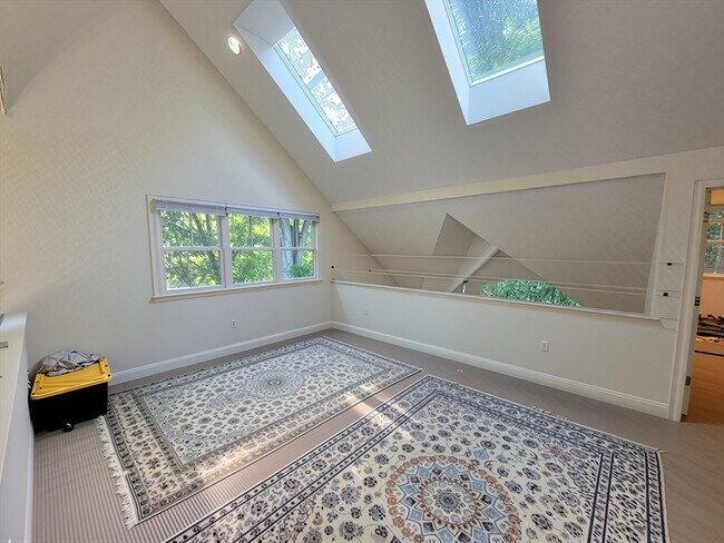Building Photo - 31 Green Meadow Dr
