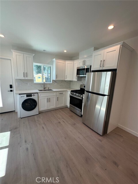 Building Photo - 8006 Rhodes Ave