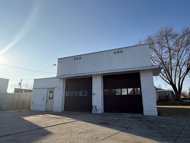 Building Photo - 1749 Broadway Ave