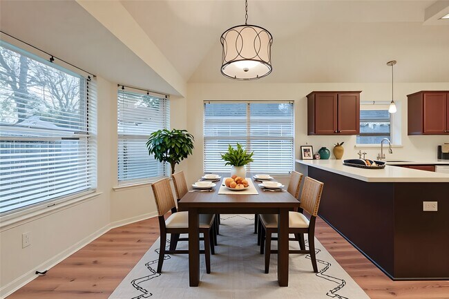 Building Photo - 2109 Eastlands St