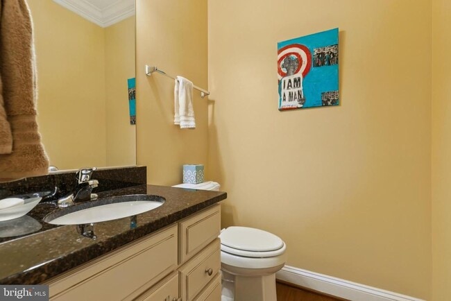 Building Photo - 724 Sentry Square