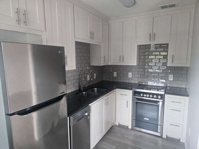 Building Photo - Adorable 1 bedroom/1 bathroom with secured entry!