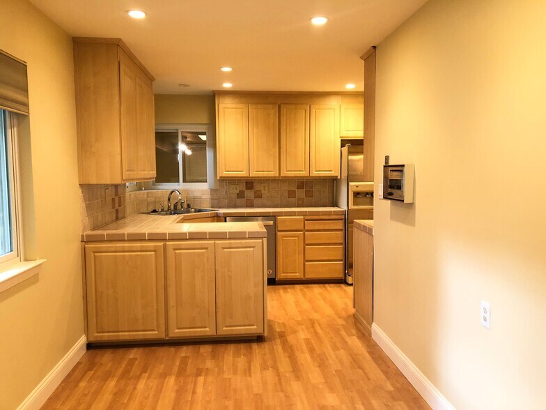 Building Photo - 251 Silverado Ct