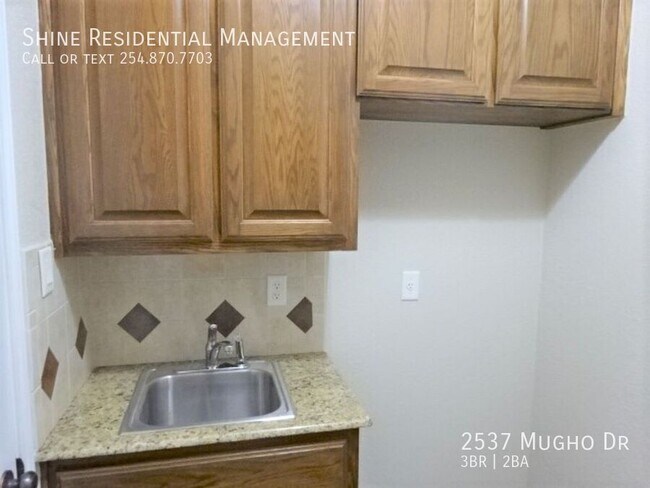 Building Photo - 2537 Mugho Dr